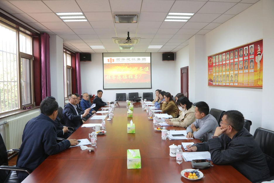 集團(tuán)公司董事長孫涌接受多家媒體記者采訪(圖1) 集團(tuán)公司董事長孫涌接受多家媒體記者采訪(圖1)