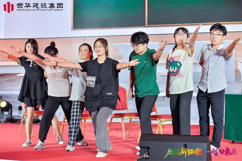 集團公司舉辦2022年迎新會暨萊西體育中心健康驛站方艙項目建設(shè)表彰大會(圖19) 集團公司舉辦2022年迎新會暨萊西體育中心健康驛站方艙項目建設(shè)表彰大會(圖19)